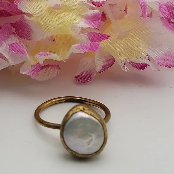 Vintage Antique Brass White Freshwater Pearl Inlay Adjustable Ring OS - Picture 1 of 11